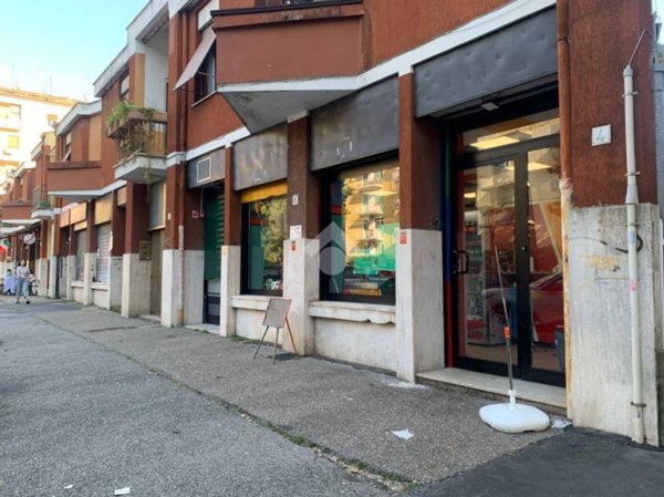 negozio in vendita a Roma in zona Appio Claudio