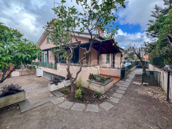 casa indipendente in vendita a Roma in zona Acilia