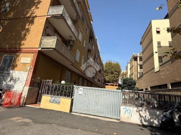 appartamento in vendita a Roma in zona Ostia