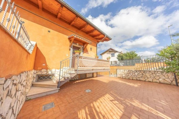 casa indipendente in vendita a Roma in zona Castelverde