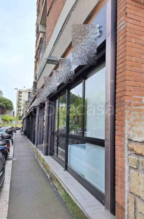 negozio in vendita a Roma in zona Ardeatino