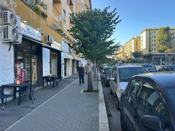 negozio in vendita a Roma in zona Don Bosco