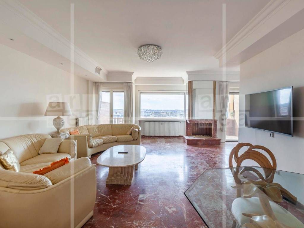 appartamento in vendita a Roma in zona EUR