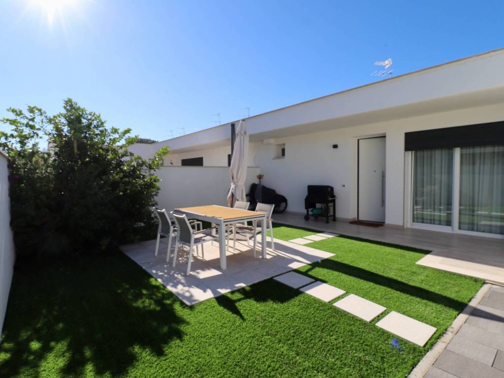 casa indipendente in vendita a Roma in zona Infernetto