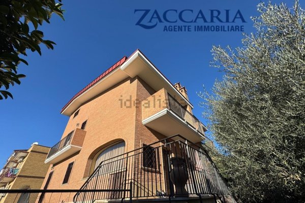 casa indipendente in vendita a Roma in zona Cinquina