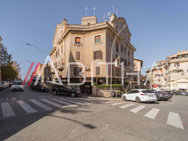 appartamento in vendita a Roma in zona Ostiense
