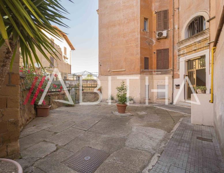 appartamento in vendita a Roma in zona Ostiense