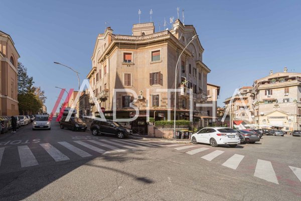 appartamento in vendita a Roma in zona Ostiense