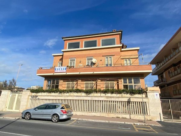 appartamento in vendita a Roma in zona Ostia
