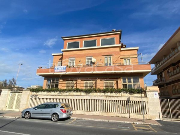 appartamento in vendita a Roma in zona Ostia
