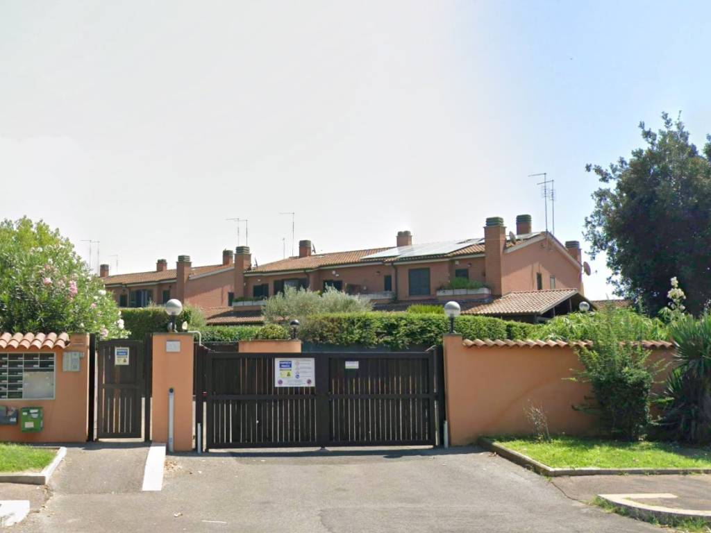 casa indipendente in vendita a Roma in zona Infernetto