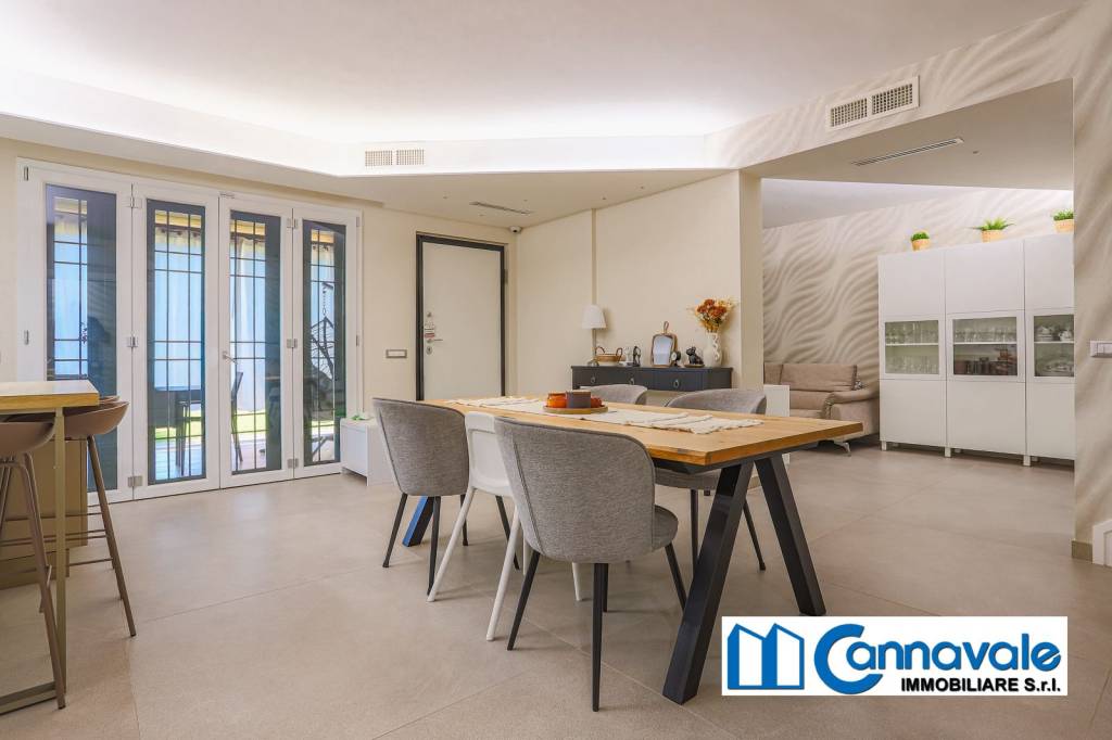 casa indipendente in vendita a Roma in zona Infernetto