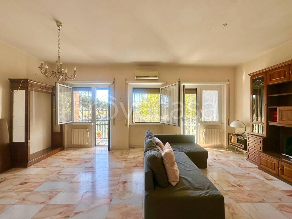 appartamento in vendita a Roma in zona Appio Claudio