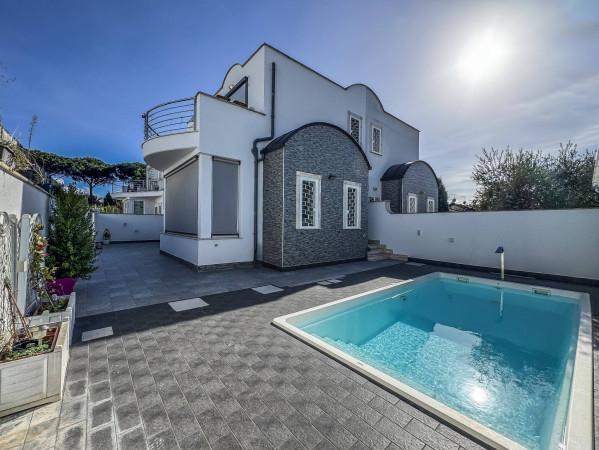 casa indipendente in vendita a Roma in zona Infernetto