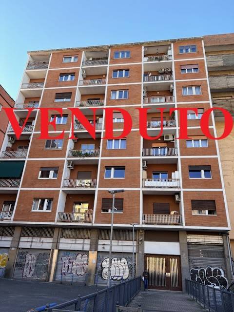 appartamento in vendita a Roma in zona Appio Latino