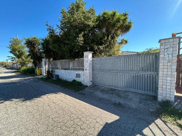 casa indipendente in vendita a Roma in zona Massimina/Casal Lumbroso