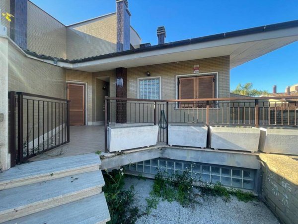 casa indipendente in vendita a Roma in zona Ostiense