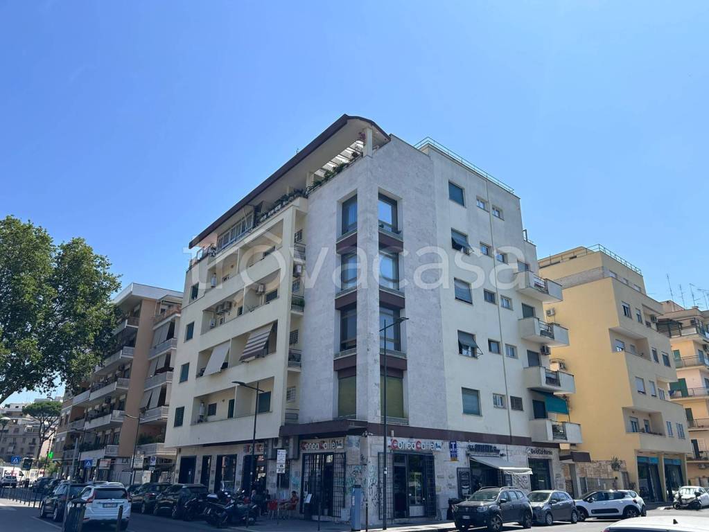 negozio in vendita a Roma in zona Monte Sacro/Talenti