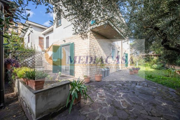 casa indipendente in vendita a Roma in zona Torrione Cerquetta