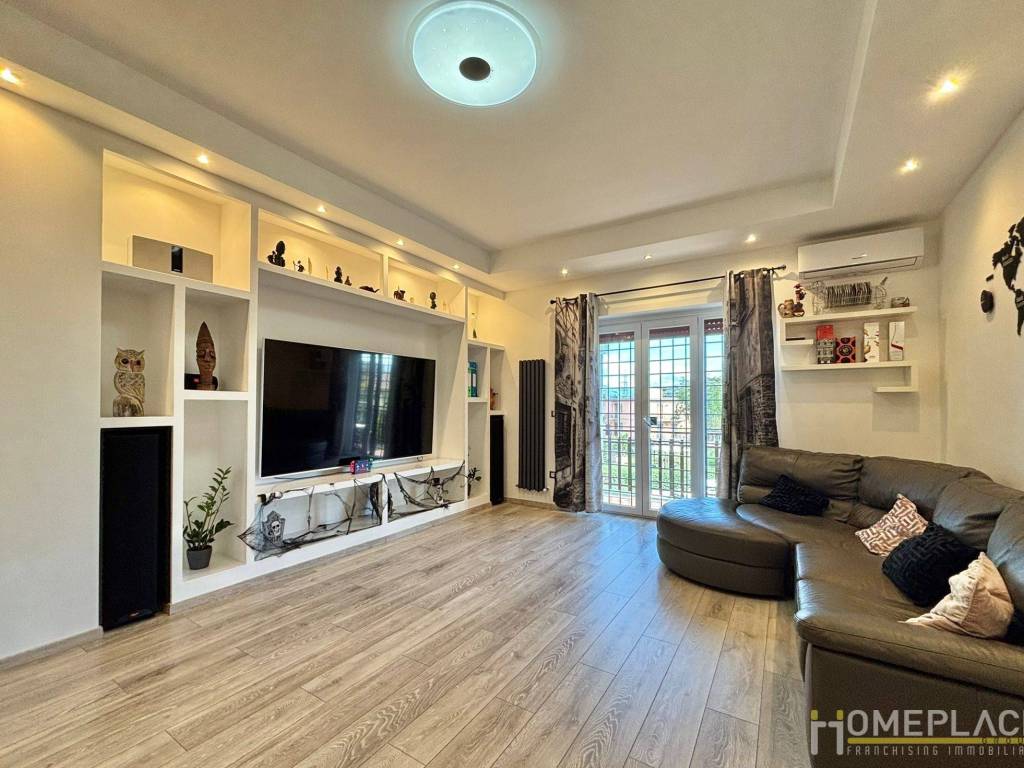 appartamento in vendita a Roma in zona Case Rosse