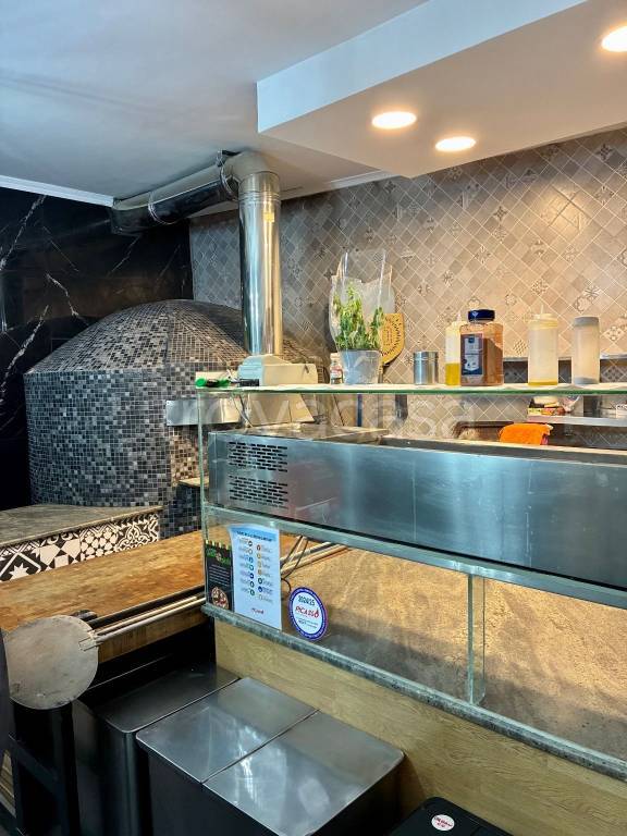 negozio in vendita a Roma in zona La Pisana