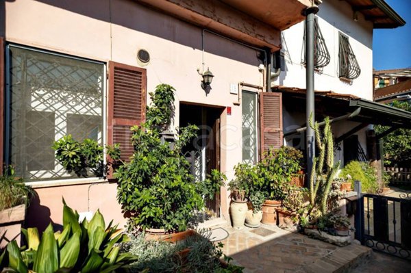 casa indipendente in vendita a Roma in zona Tuscolano