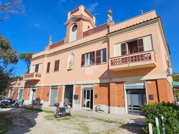 negozio in vendita a Roma in zona Appio Claudio