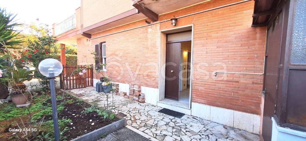 appartamento in vendita a Roma in zona Acilia