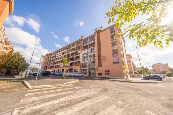 appartamento in vendita a Roma in zona Osteria del Curato