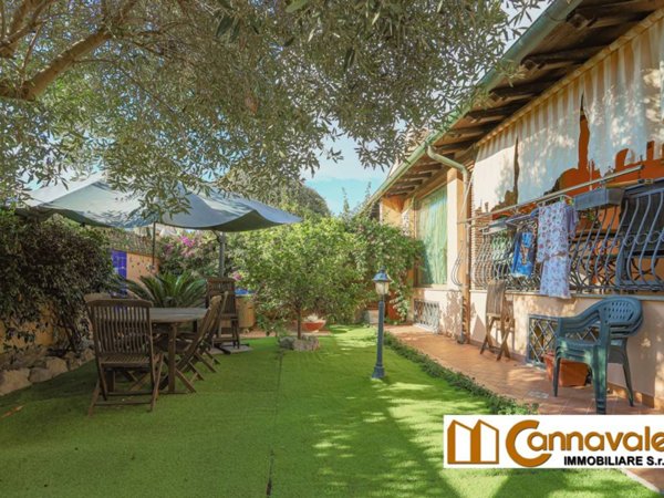 casa indipendente in vendita a Roma in zona Infernetto