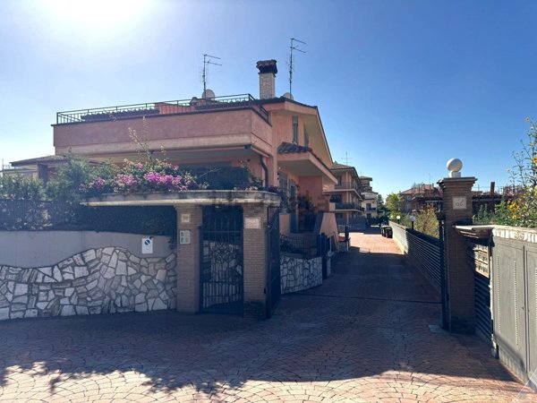 appartamento in vendita a Roma in zona Finocchio