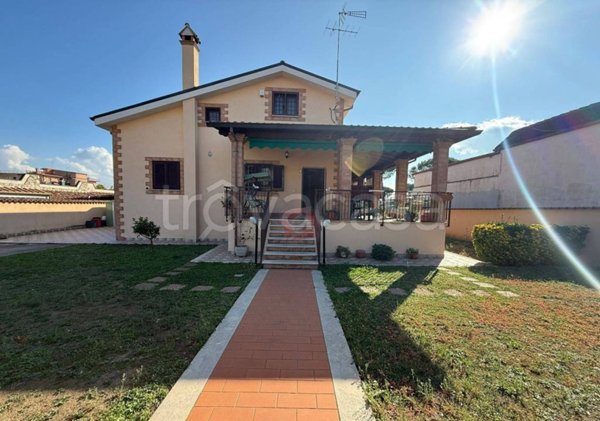 casa indipendente in vendita a Roma in zona Finocchio