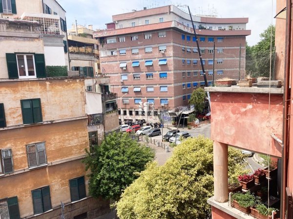 appartamento in vendita a Roma in zona Ostiense