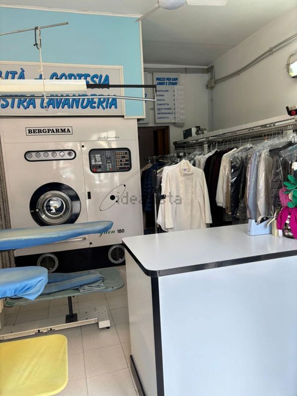 negozio in vendita a Roma in zona Tor Bella Monaca