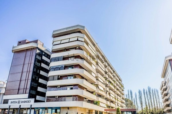 appartamento in vendita a Roma in zona Ardeatino