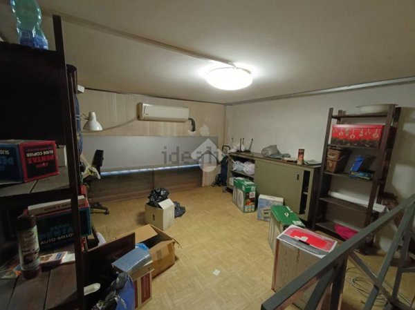 locale commerciale in vendita a Roma in zona Appio Latino