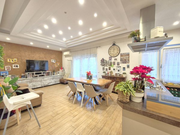 appartamento in vendita a Roma in zona Tor Bella Monaca