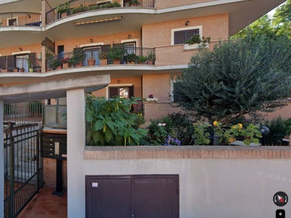appartamento in vendita a Roma in zona Pantan Monastero