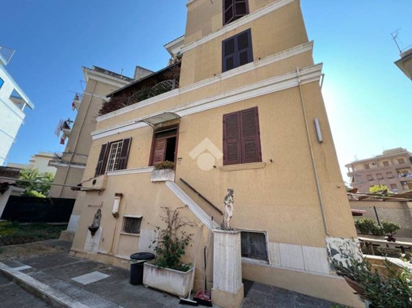 appartamento in vendita a Roma in zona Ostia