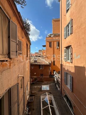 appartamento in vendita a Roma in zona Rione Monti/Campitelli