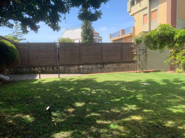 casa indipendente in vendita a Roma in zona Axa