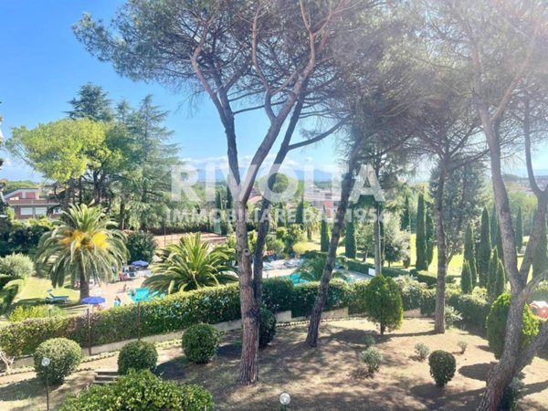 appartamento in vendita a Roma in zona Tomba di Nerone