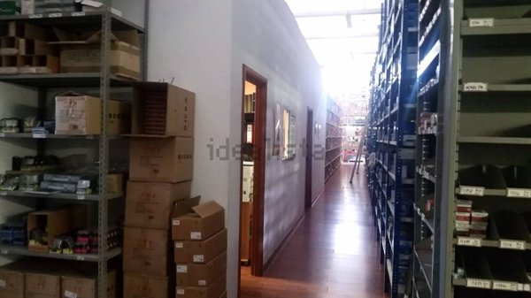 capannone in vendita a Roma in zona Tuscolano