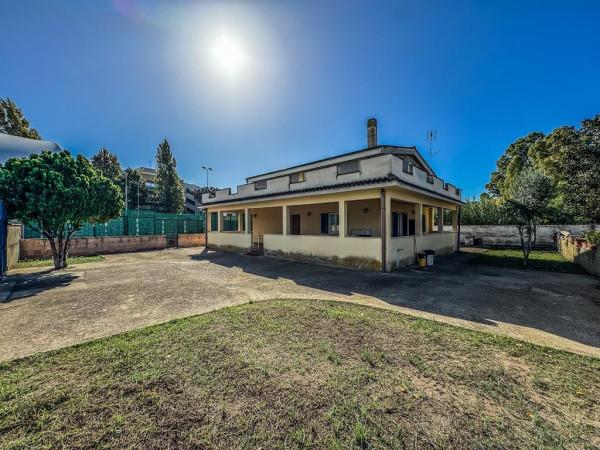 casa indipendente in vendita a Roma in zona Infernetto