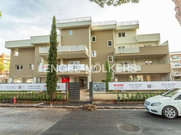 appartamento in vendita a Roma in zona Giuliano Dalmata