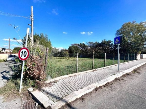 negozio in vendita a Roma in zona Ostiense