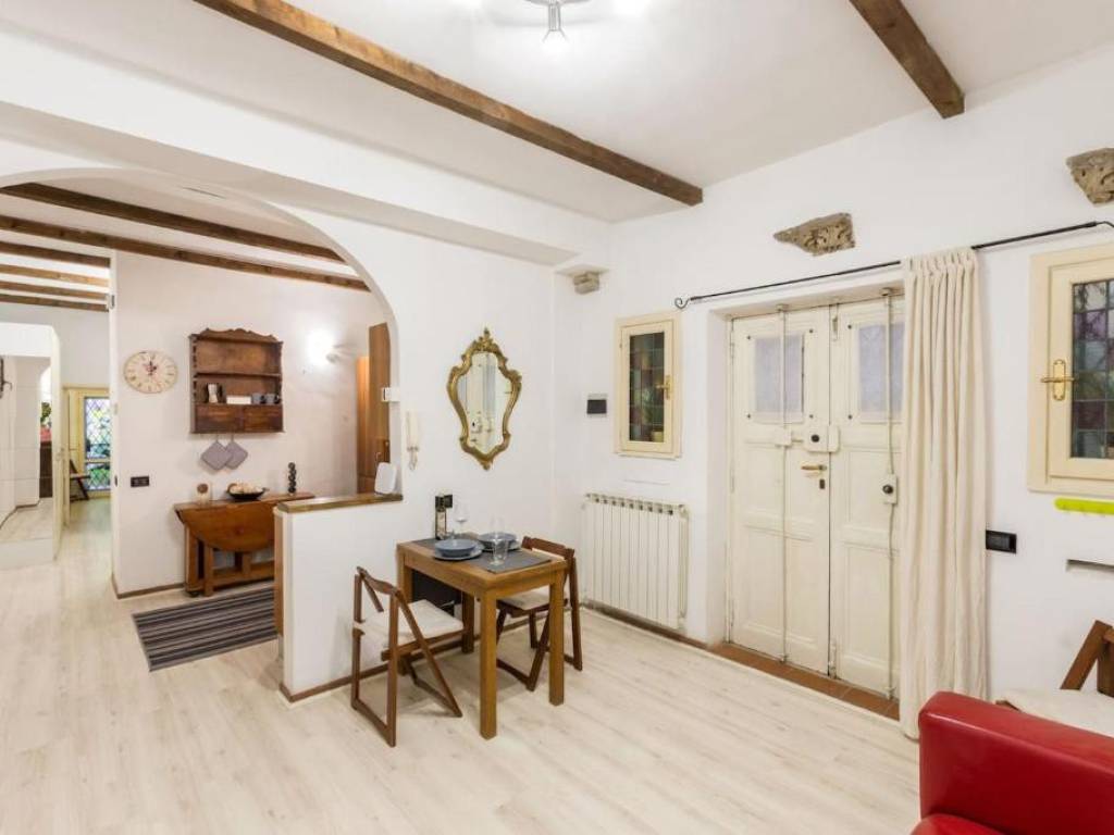 appartamento in vendita a Roma in zona Rione Regola