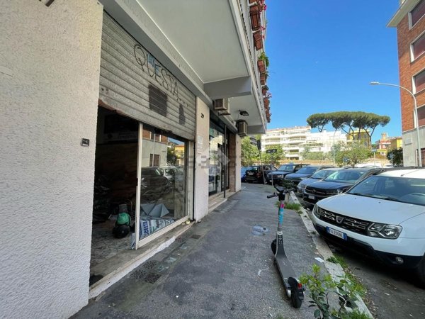 locale commerciale in vendita a Roma in zona Nomentano