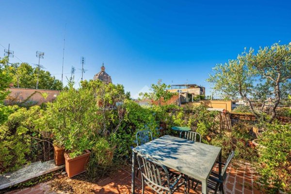 appartamento in vendita a Roma in zona Centro Storico