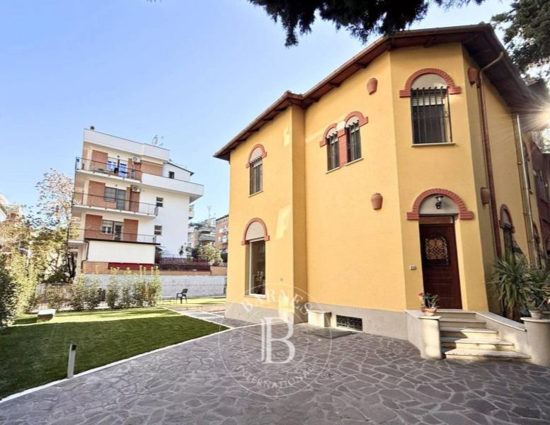 casa indipendente in vendita a Roma in zona Nomentano